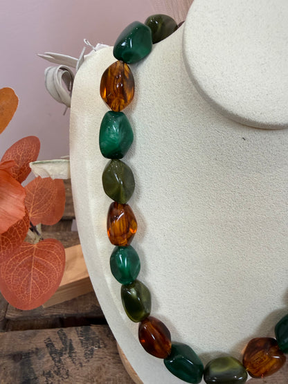 Collier vert et marron