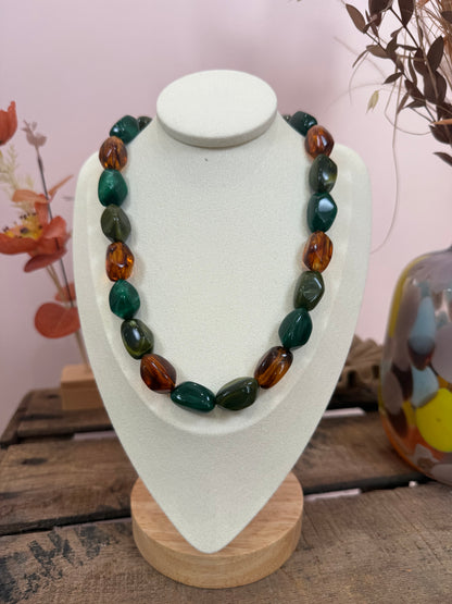 Collier vert et marron