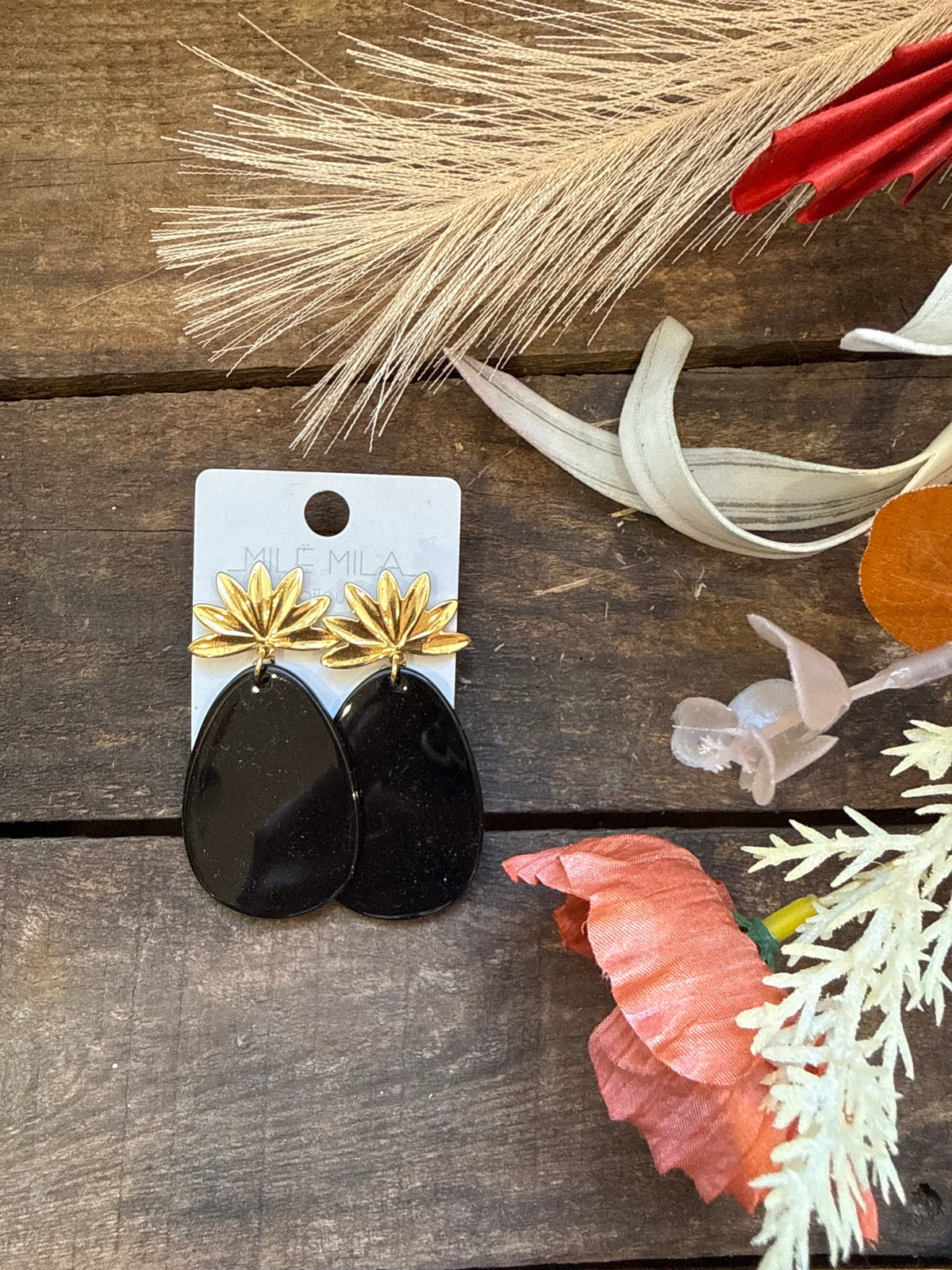 Boucles d’oreilles noires et dorées