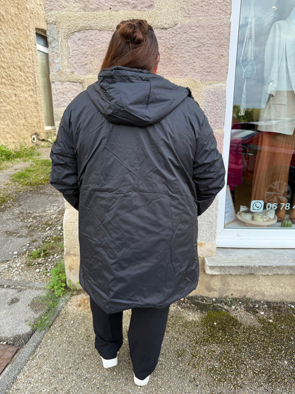 Parka noire fourrée