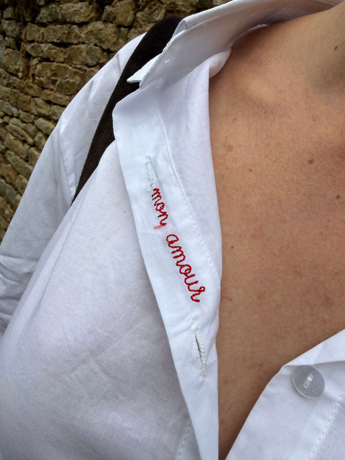 Chemise blanche brodée amour