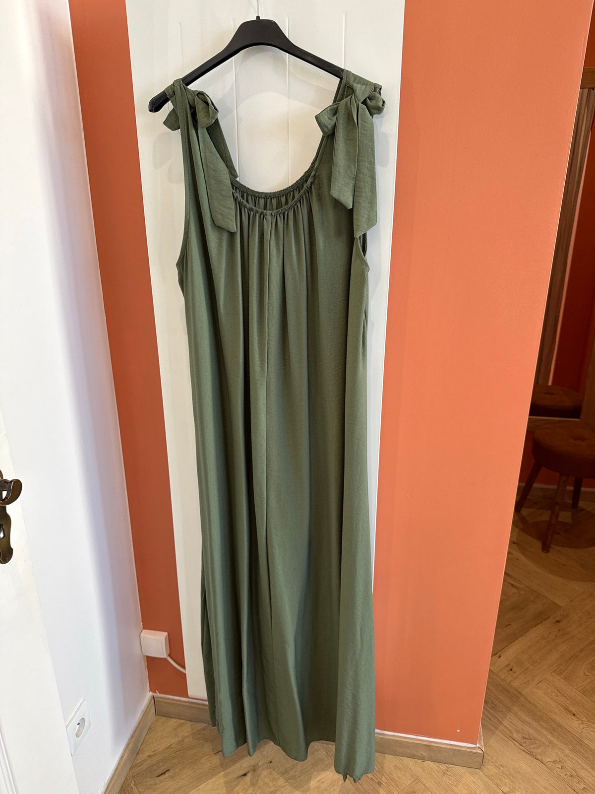 Robe kaki marine ou noire