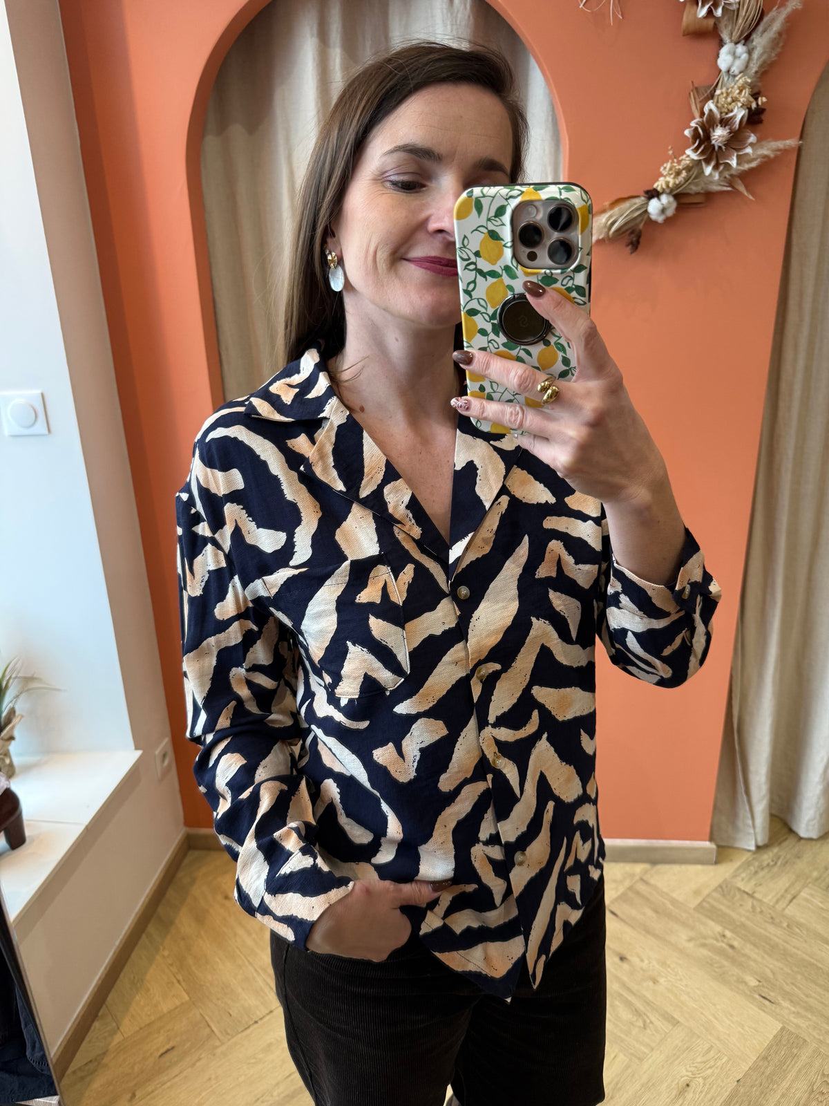 Chemise marine et crème