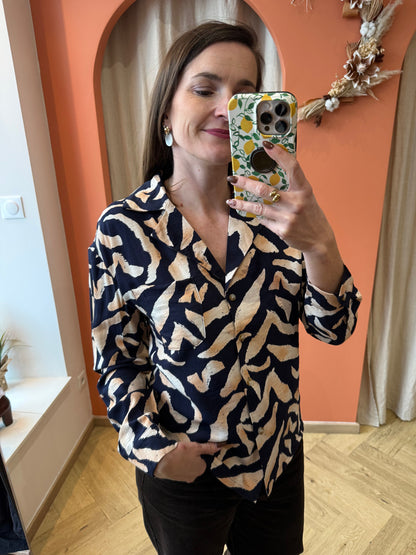 Chemise marine et crème