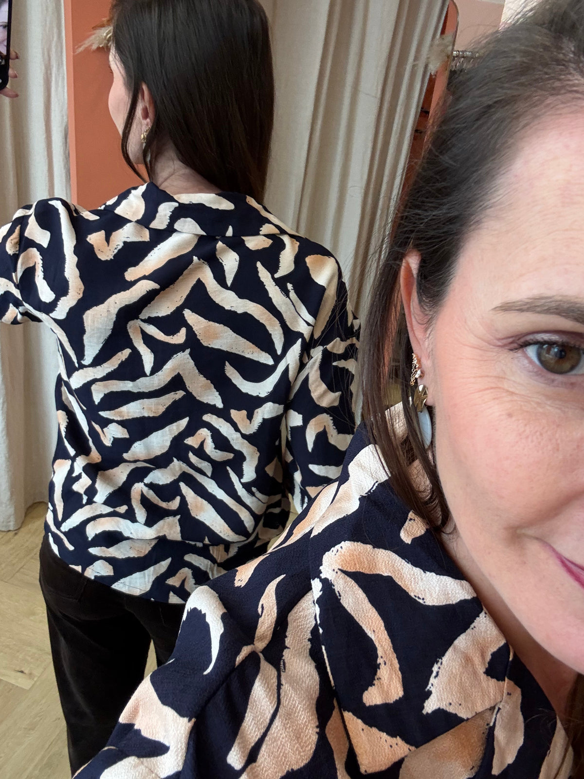 Chemise marine et crème