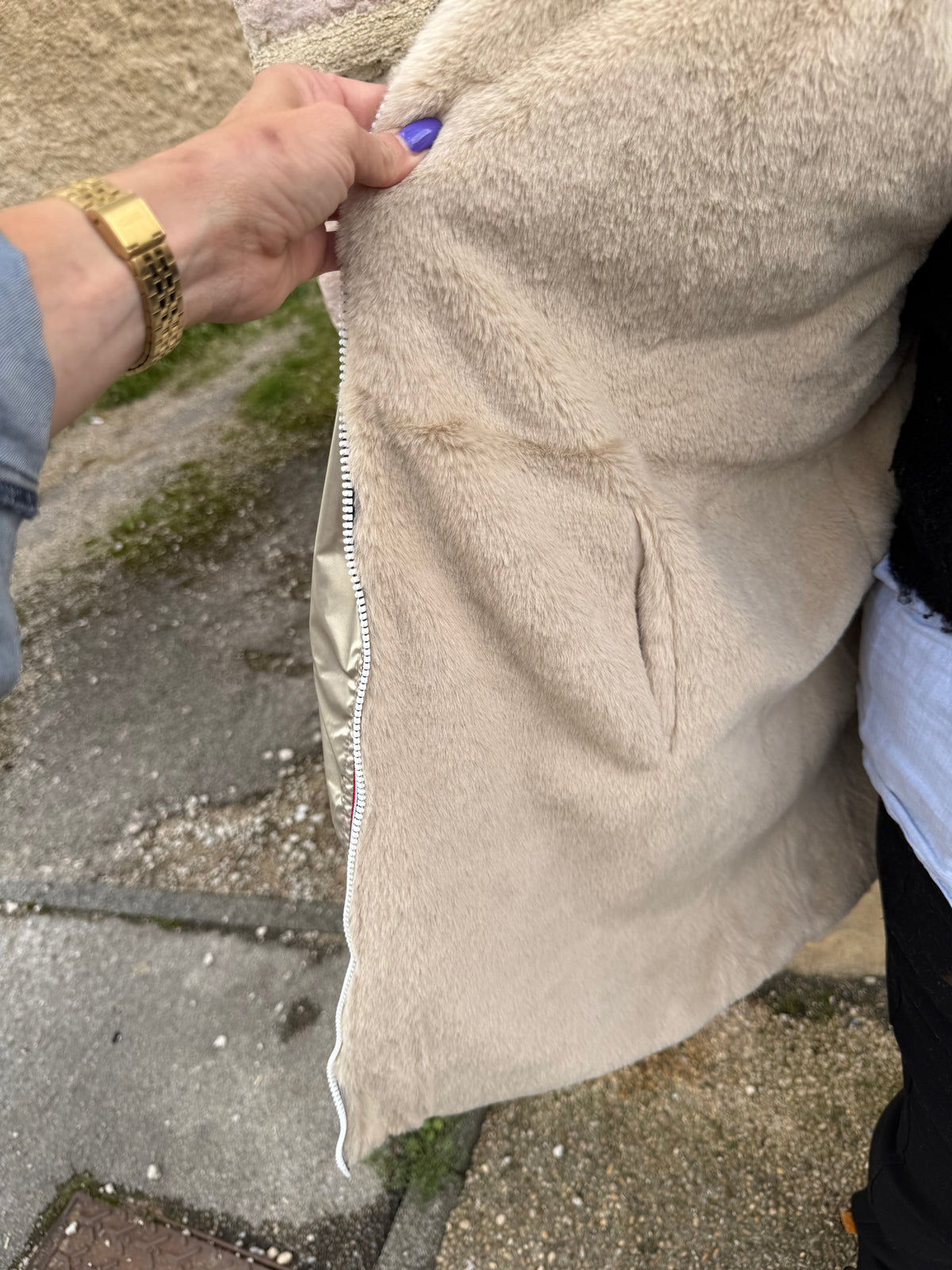 Parka imperméable fourrée dorée