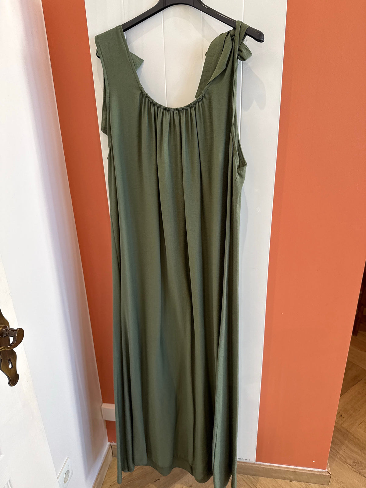 Robe kaki marine ou noire