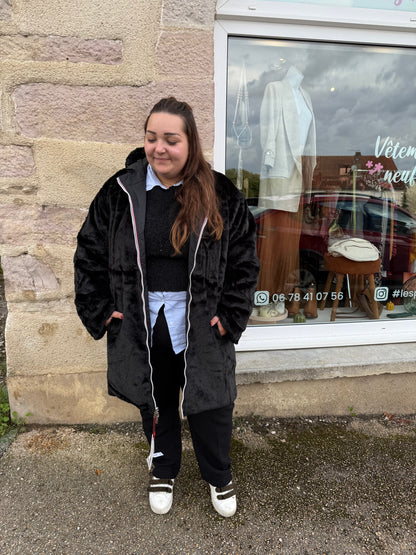 Parka noire fourrée