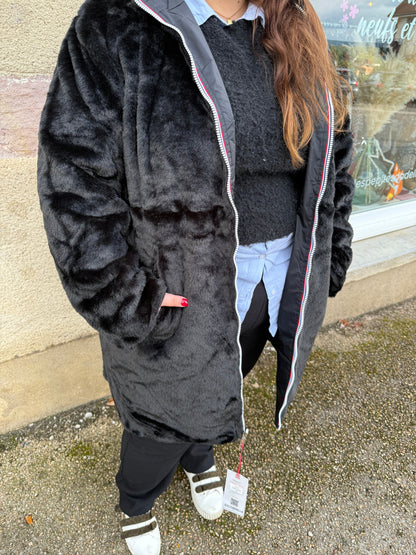 Parka noire fourrée
